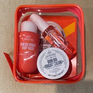 NWT Sol de Janeiro Bom Dia Bright Body Wash Set - Red and White